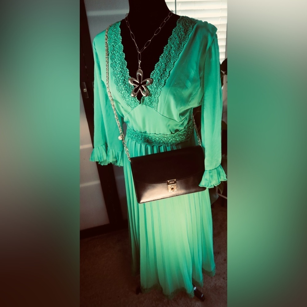 Curve Lace Trim Pleated Midi Dress - Picture 4 of 9